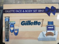Gillette dřevěná dárková kazeta 8 in1