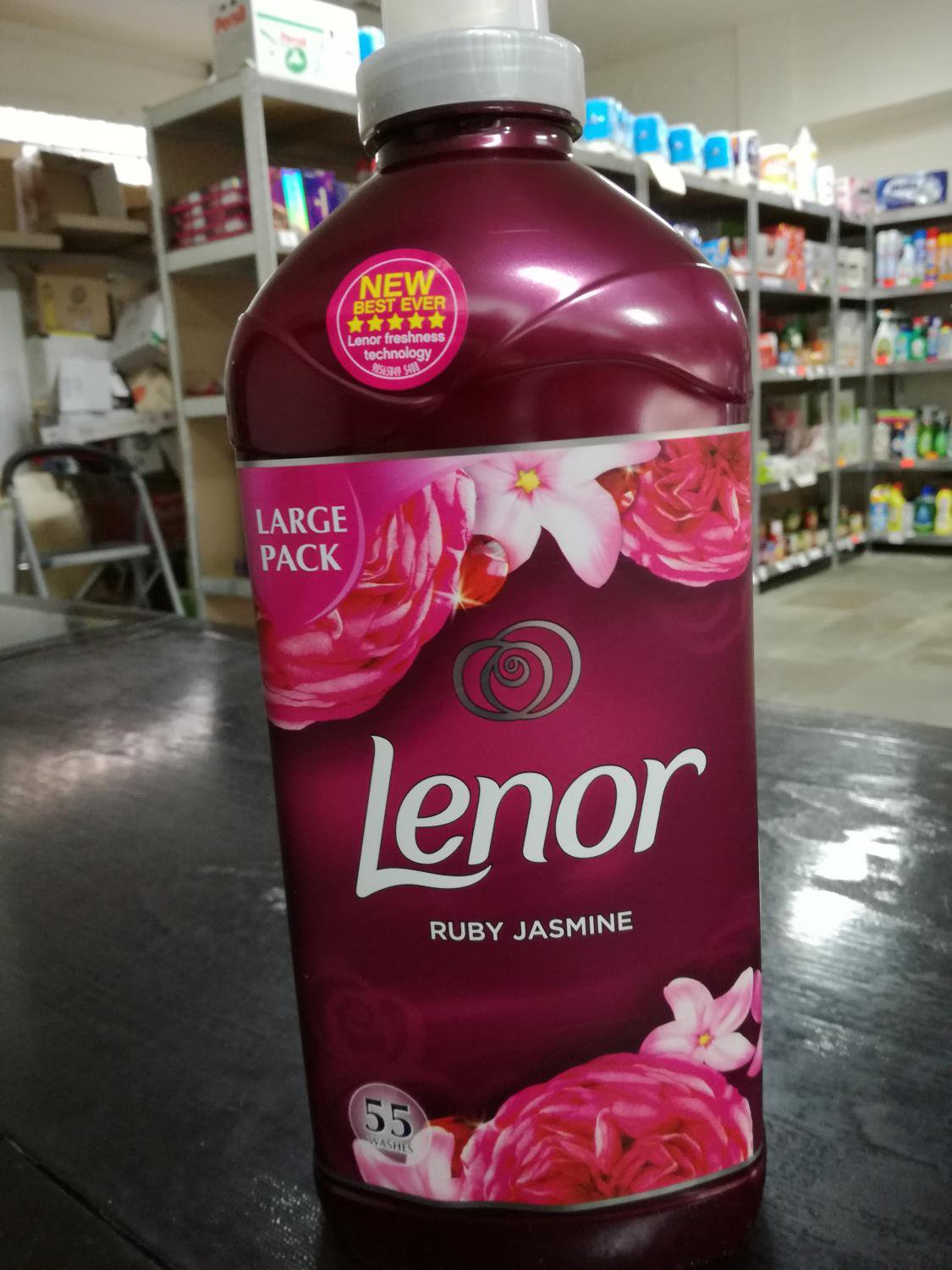 Lenor RUBY JASMINE 55 pd 1,925l Farladonie Drogerie, cukrovinky